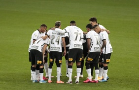 Jogadores do Timo em ltima reunio antes da bola rolar na Arena