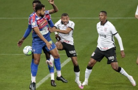 Ruan Oliveira e J durante o jogo contra o Fortaleza