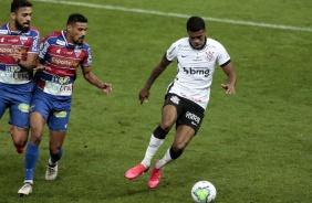 Léo Natel foi titular do Corinthians cotra o Fortaleza