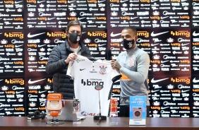 Otero é oficialmente apresentado como jogador do Corinthians
