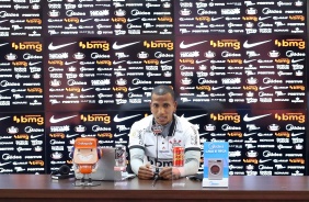 Otero é oficialmente apresentado como jogador do Corinthians