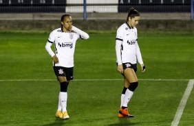 Adriana e Gabi Zanotti no jogo contra a Ferroviária, na volta do futebol feminino