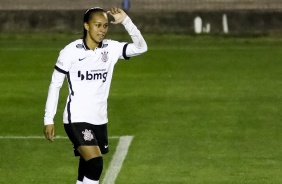 Adriana marcou um dos gols do Corinthians contra a Ferroviária, pelo futebol feminino