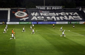 Bandeiro gigante na volta do futebol feminino 2020