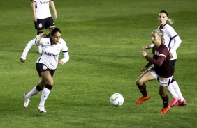 Gabi e Giovanna no jogo contra a Ferroviria, na volta do futebol feminino