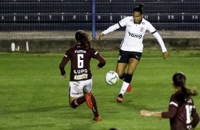 Poliana no jogo contra a Ferroviria, na volta do futebol feminino