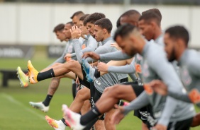 Elenco corinthiano segue treinando no CT Joaquim Grava