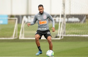 Everaldo segue treinando no CT Joaquim Grava