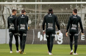 Goleiros do Corinthians seguem treinando no CT Joaquim Grava