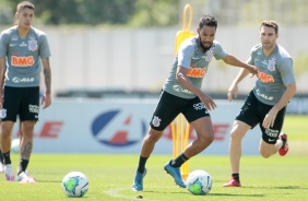 Everaldo e Boselli no treino desta quinta-feira no CT Joaquim Grava