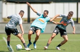 Everaldo e Gabriel Pereira treinam no CT Joaquim Grava aps vitria sobre o Gois