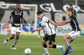 Ángelo Araos no jogo contra o Botafogo, na Neo Química Arena