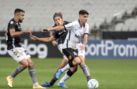 Araos no jogo contra o Botafogo, na Neo Qumica Arena