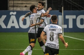 Fagner comemorando seu gol no duelo entre Corinthians e Botafogo na Neo Química Arena