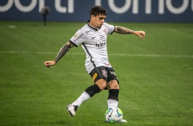 Fagner no duelo entre Corinthians e Botafogo na Neo Química Arena