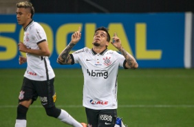 Lateral Fagner marcou gol no duelo entre Corinthians e Botafogo na Neo Química Arena