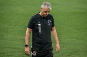 Técnico Tiago Nunes no jogo contra o Botafogo, na Neo Química Arena