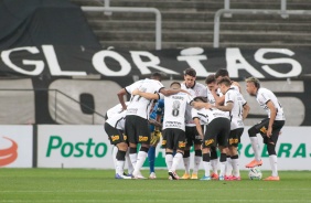 Elenco do Corinthians durante jogo contra o Botafogo, pelo Brasileirão, na Neo Química Arena