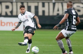 Fagner durante jogo contra o Botafogo, pelo Brasileirão, na Neo Química Arena