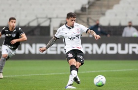 Fagner durante jogo contra o Botafogo, pelo Brasileiro, na Neo Qumica Arena