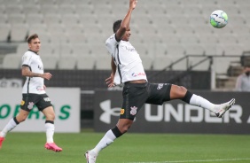 Jô durante jogo contra o Botafogo, pelo Brasileirão, na Neo Química Arena