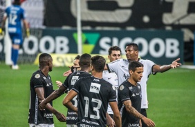 Jô e Avelar no jogo contra o Botafogo, na Neo Química Arena