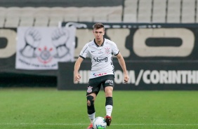 Lucas Piton durante jogo contra o Botafogo, pelo Brasileirão, na Neo Química Arena
