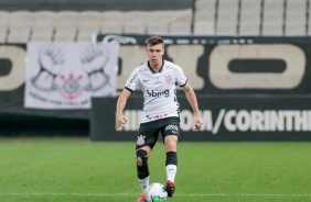 Lucas Piton durante jogo contra o Botafogo, pelo Brasileiro, na Neo Qumica Arena