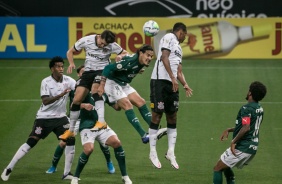 Gil, Avelar e Jô no jogo contra o Palmeiras, pelo Brasileirão, na Neo Química Arena