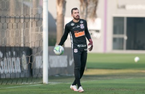 Goleiro Walter na atividade da tarde desta quarta-feira no CT Joaquim Grava