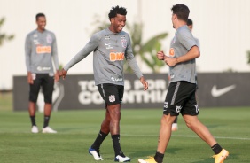 Jogadores na atividade da tarde desta quarta-feira no CT Joaquim Grava