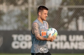 Ramiro na atividade da tarde desta quarta-feira no CT Joaquim Grava