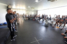 Jogadores na atividade da manhã deste sábado no CT Dr. Joaquim Grava