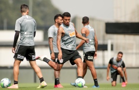 Jogadores na atividade da manhã deste sábado no CT Dr. Joaquim Grava
