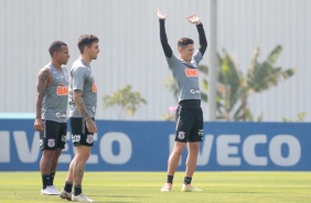 Jogadores na atividade da manhã deste sábado no CT Dr. Joaquim Grava