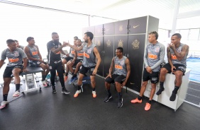 Jogadores na atividade da manhã deste sábado no CT Dr. Joaquim Grava