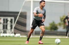 Jogadores na atividade da manhã deste sábado no CT Dr. Joaquim Grava
