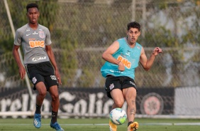 Danilo Avelar participa do treino da tarde desta segunda-feira no CT Joaquim Grava