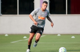 Jogadores participam do treino da tarde desta segunda-feira no CT Joaquim Grava