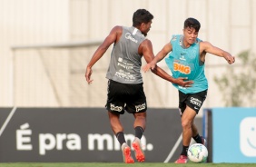 Jogadores participam do treino da tarde desta segunda-feira no CT Joaquim Grava