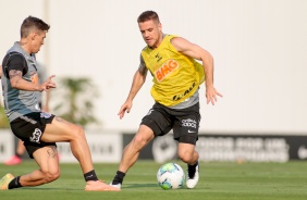 Ramiro participa do treino da tarde desta segunda-feira no CT Joaquim Grava