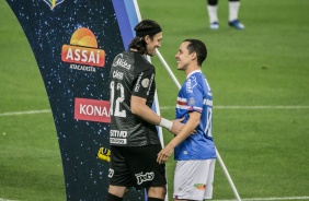 Cssio e Rodriguinho no jogo contra o Bahia, na Neo Qumica Arena