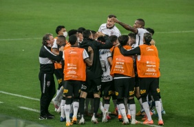 Elenco do Timo comemorando gol de Otero, contra o Bahia, na Neo Qumica Arena