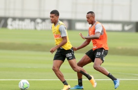 Jogadores da base no treino de hoje do Corinthians