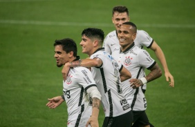 Jogadores do Corinthians comemoram gol de Otero, contra o Bahia, na Neo Química Arena