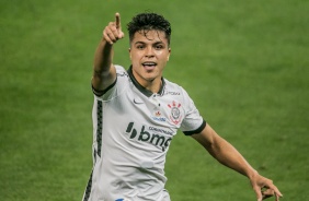 No seu primeiro jogo pelo profissional, Roni anota contra o Bahia, na Neo Química Arena