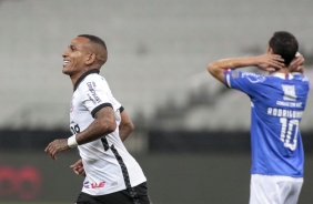 Otero comemora seu gol contra o Bahia, na Neo Qumica Arena