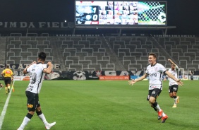 Roni e Piton comemorando o gol do novato contra o Bahia