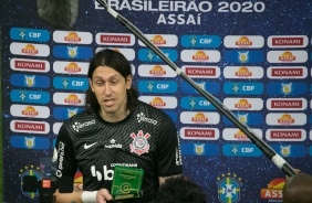 Cássio recebe troféu de craque da partida contra o Bahia, na Neo Química Arena