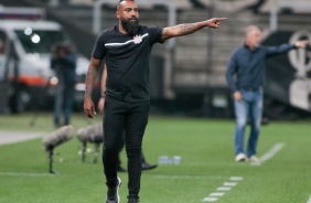 Treinador Coelho no duelo contra o Bahia, pelo Brasileiro, na Neo Qumica Arena